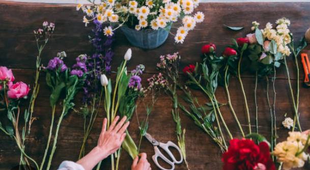 Flower arrangement, professional florist, emotioinal power of flowers